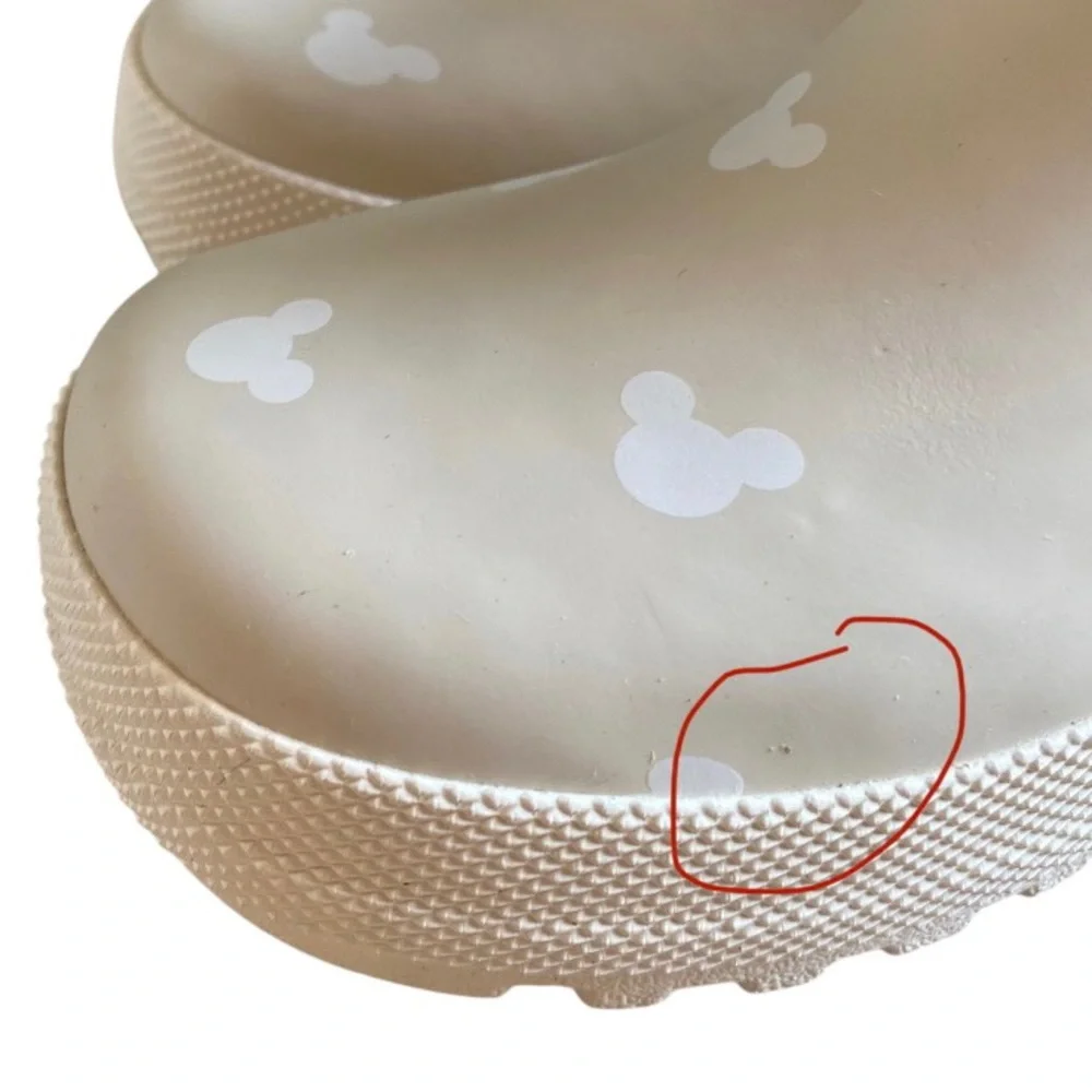 Brand New! Cream/ Neutral/White Mickey Mouse Pattern Rain Boots Size 1